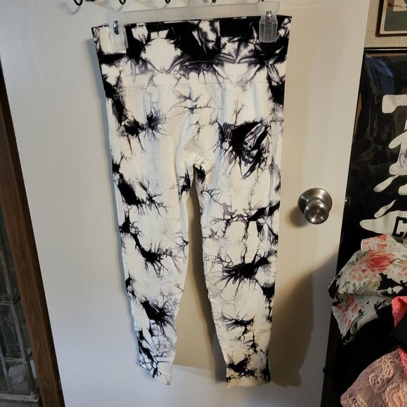 NWOT WOMANS BUTT LIFT TIE DYED LEGGINGS SZ L - Picture 1 of 4